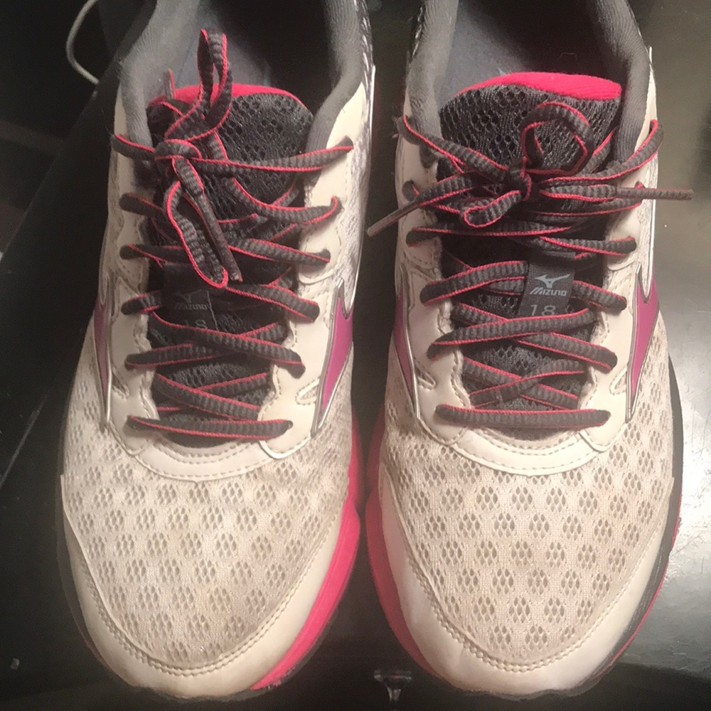 Mizuno women running shoe